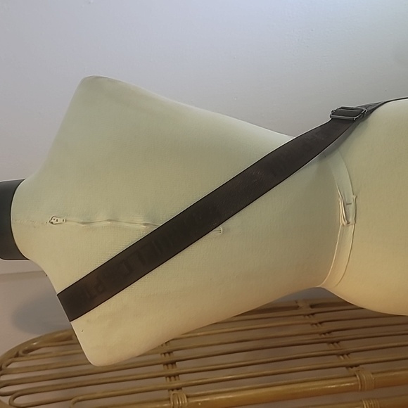 Bull Captain brown  crossbody for men travel 5 zippered pockets - Picture 8 of 10